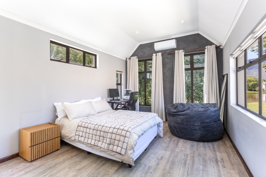 To Let 5 Bedroom Property for Rent in Boschenmeer Golf Country Estate Western Cape